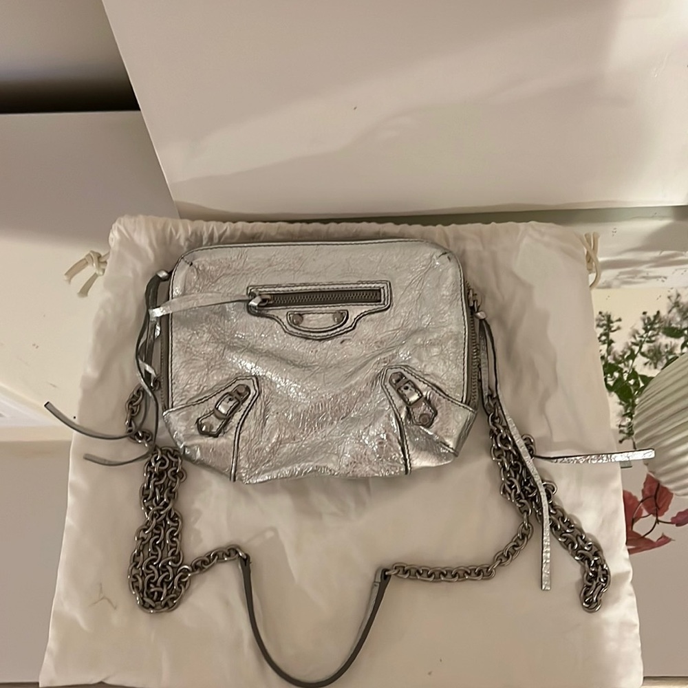 Balenciaga leather city moto make up pouch clutch bag
very rare silver color